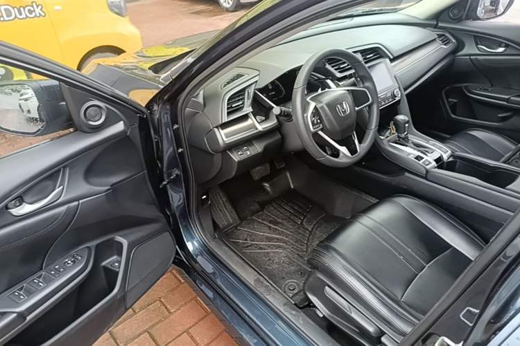 Used Honda Civic 2019 220TURBO CVT Dynamic Edition China VI Driver Seat