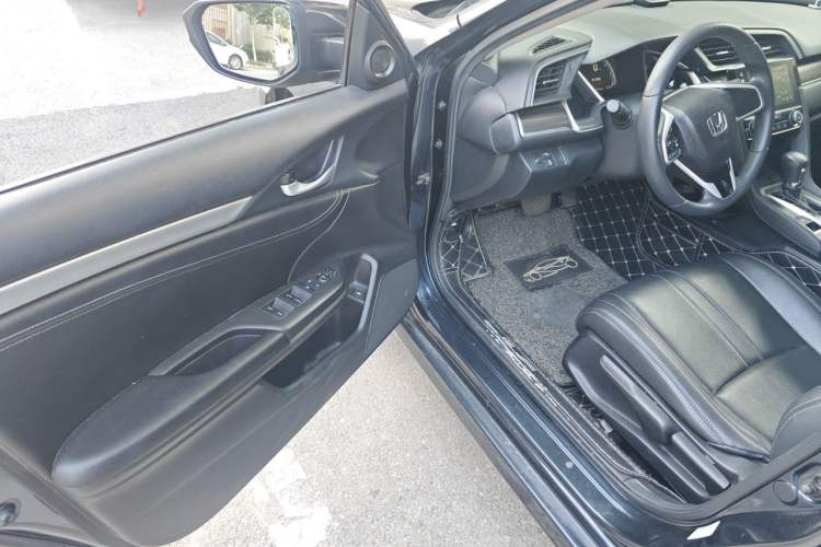 Used Honda Civic 2019 220TURBO CVT Dynamic Edition China VI Driver Seat