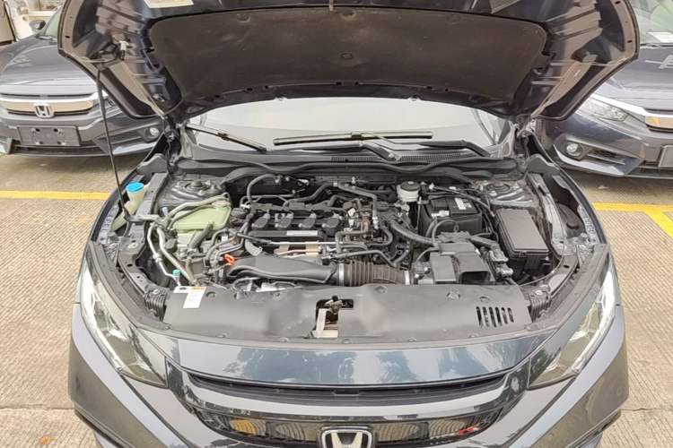 Used Honda Civic 2019 220TURBO CVT Dynamic Edition China VI Emission Standard Engine Bay