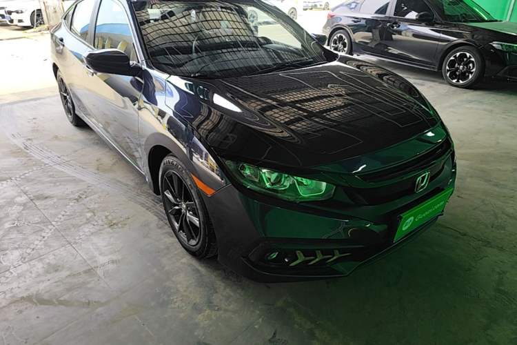 Used Honda Civic 2019 220TURBO CVT Dynamic Edition China VI Front Right 45 Deg