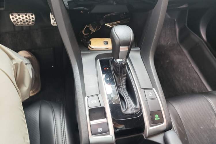Used Honda Civic 2019 220TURBO CVT Dynamic Edition China VI Emission Standard Gear Lever