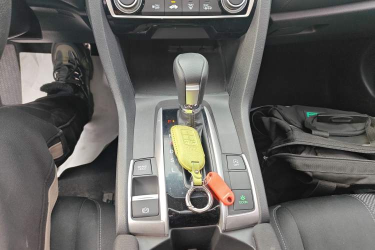 Used Honda Civic 2019 220TURBO CVT Dynamic Edition China VI Emission Standard Gear Lever
