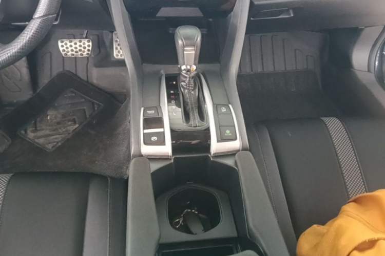 Used Honda Civic 2019 220TURBO CVT Dynamic Edition China VI Emission Standard Gear Lever