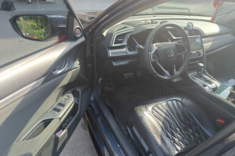 Used Honda Civic 2019 220TURBO CVT Dynamic Edition China VI Emission Standard Interior 3
