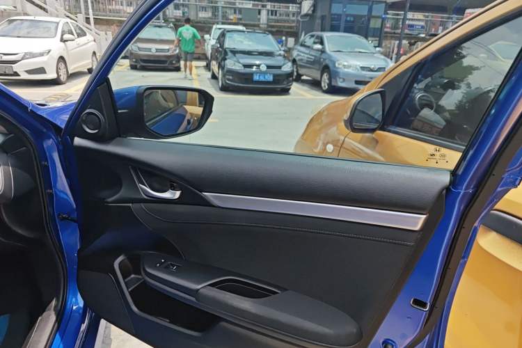 Used Honda Civic 2019 220TURBO CVT Dynamic Edition China VI Interior 5