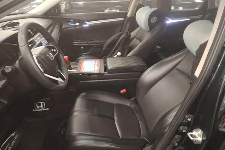 Used Honda Civic 2019 220TURBO CVT Dynamic Edition China VI Emission Standard Left Front Seat