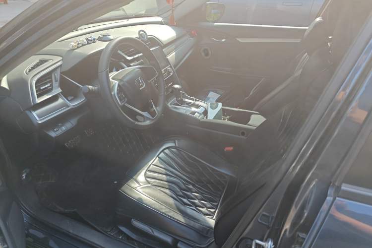 Used Honda Civic 2019 220TURBO CVT Dynamic Edition China VI Emission Standard Left Front Seat