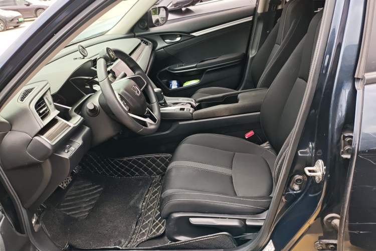 Used Honda Civic 2019 220TURBO CVT Dynamic Edition China VI Emission Standard Left Front Seat