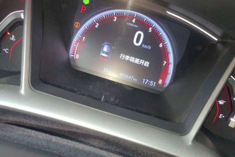 Used Honda Civic 2019 220TURBO CVT Dynamic Edition China V Emission Standard Odometer Close Up