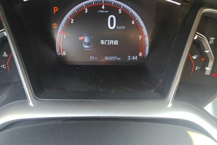 Used Honda Civic 2019 220TURBO CVT Dynamic Edition China VI Emission Standard Odometer Close Up
