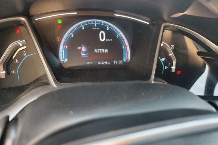 Used Honda Civic 2019 220TURBO CVT Dynamic Edition China VI Odometer Close Up