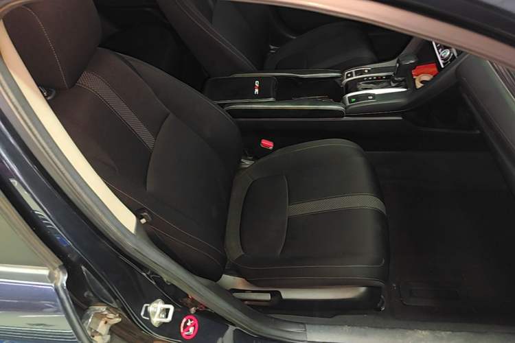Used Honda Civic 2019 220TURBO CVT Dynamic Edition China VI Right Front Seat