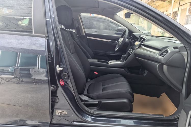 Used Honda Civic 2019 220TURBO CVT Dynamic Edition China V Right Front Seat