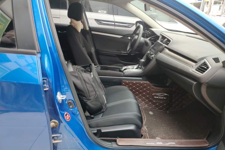 Used Honda Civic 2019 220TURBO CVT Dynamic Edition China VI Emission Standard Right Front Seat