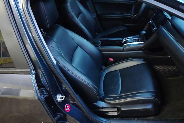 Used Honda Civic 2019 220TURBO CVT Dynamic Edition China VI Right Front Seat