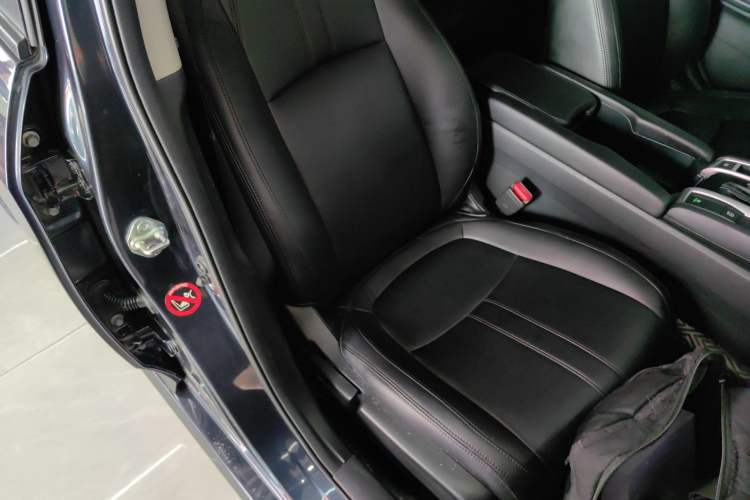 Used Honda Civic 2019 220TURBO CVT Dynamic Edition China VI Right Front Seat