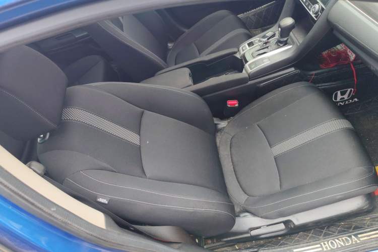 Used Honda Civic 2019 220TURBO CVT Dynamic Edition China VI Right Front Seat