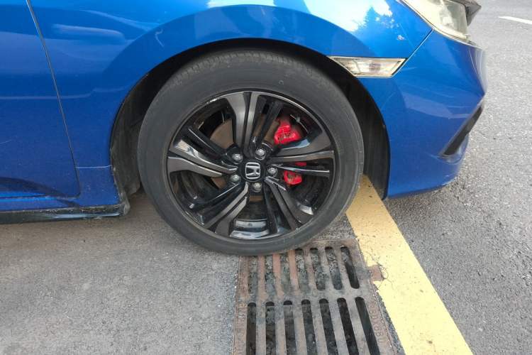 Used Honda Civic 2019 220TURBO CVT Dynamic Edition China V Emission Standard Right Front Wheel Hub