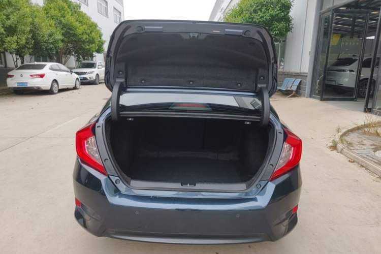 Used Honda Civic 2019 220TURBO CVT Dynamic Edition China VI Trunk