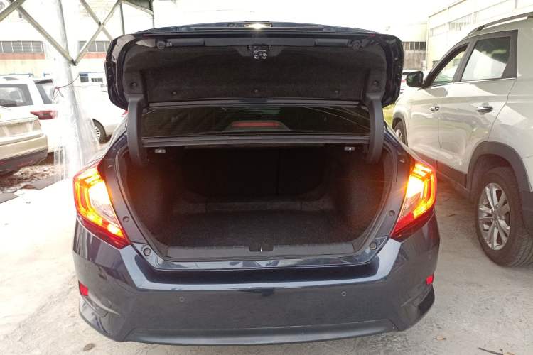 Used Honda Civic 2019 220TURBO CVT Dynamic Edition China VI Trunk