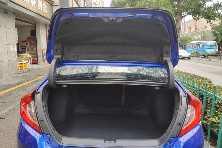 Used Honda Civic 2019 220TURBO CVT Dynamic Edition China VI Trunk