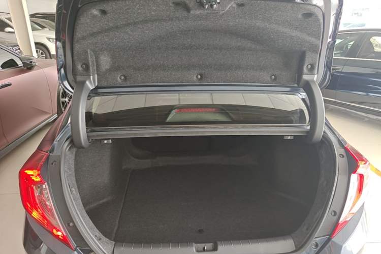 Used Honda Civic 2019 220TURBO CVT Dynamic Edition China VI Trunk