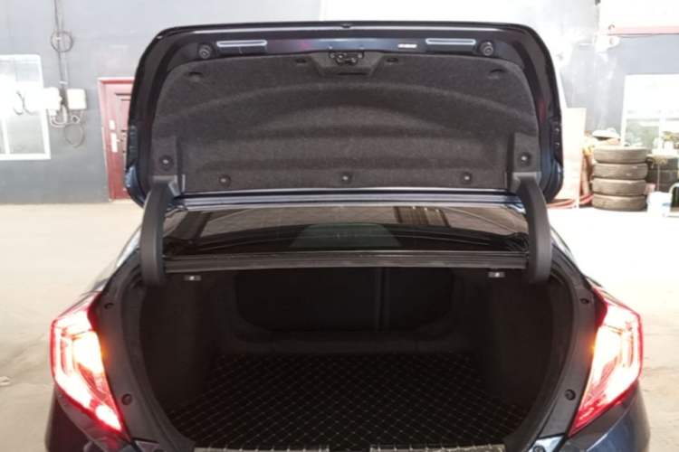 Used Honda Civic 2019 220TURBO CVT Dynamic Edition China VI Trunk