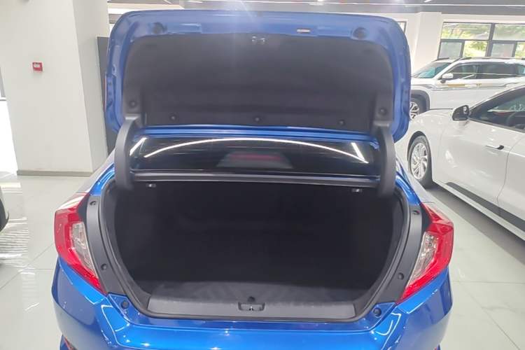 Used Honda Civic 2019 220TURBO CVT Dynamic Edition China VI Trunk