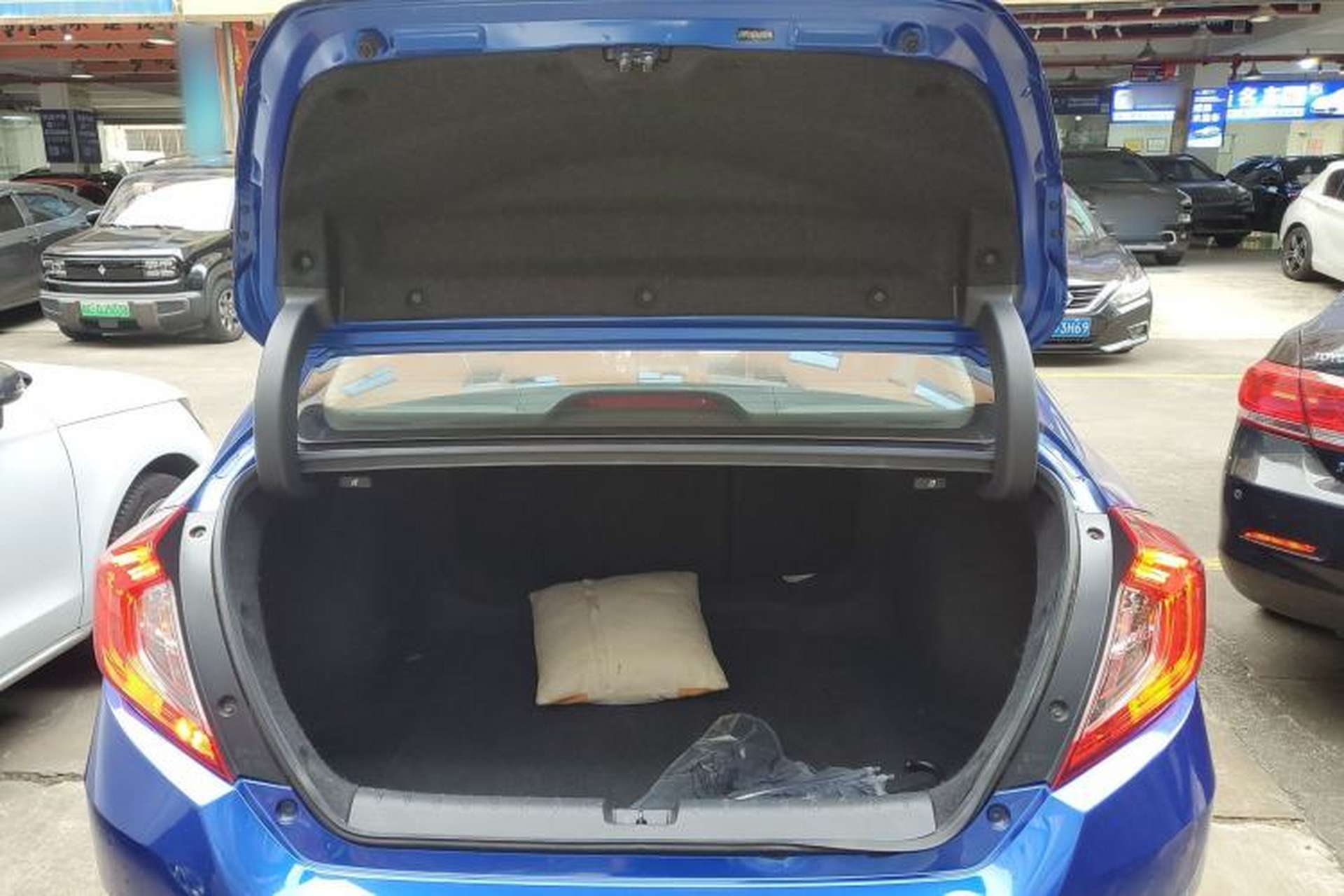 Used Honda Civic 2019 220TURBO CVT Power Edition China VI Emission Standard Trunk