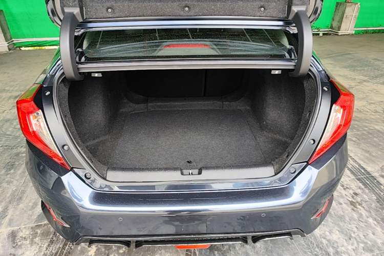 Used Honda Civic 2019 220TURBO CVT Dynamic Edition China VI Trunk