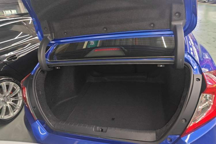 Used Honda Civic 2019 220TURBO CVT Dynamic Edition China VI Trunk