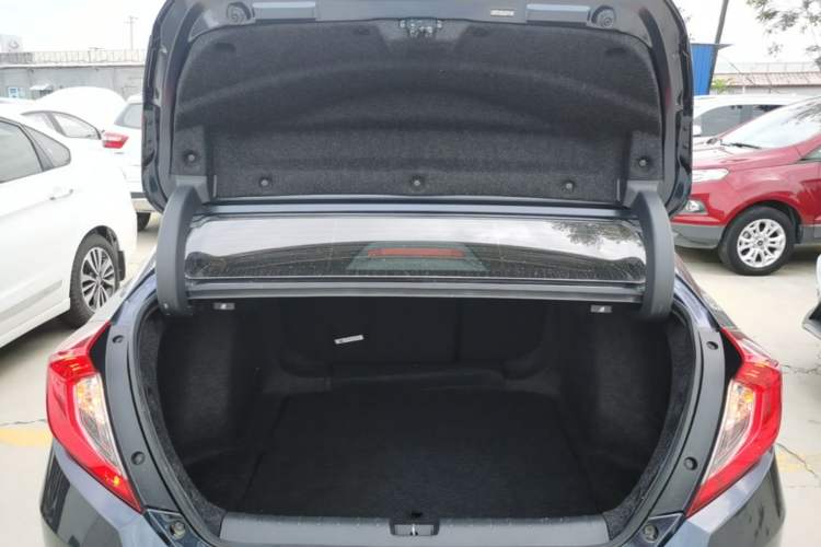 Used Honda Civic 2019 220TURBO CVT Dynamic Edition China VI Trunk