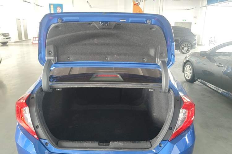 Used Honda Civic 2019 220TURBO CVT Dynamic Edition China VI Trunk