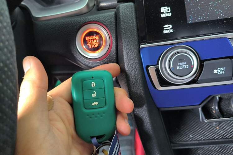 Used Honda Civic 2019 220TURBO Manual Jinkong Edition China V Emission Standard Vehicle Key