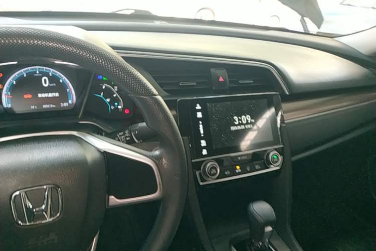 Used Honda Civic 2019 220TURBO CVT Dynamic Edition China VI Center Console