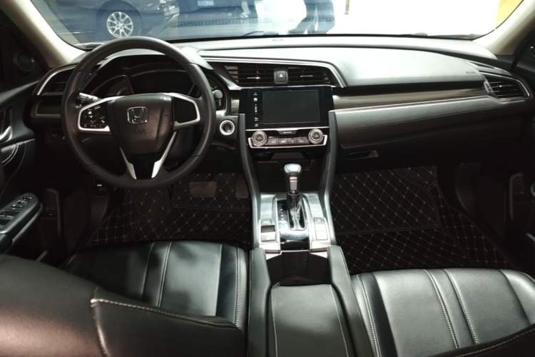 Used Honda Civic 2019 220TURBO CVT Dynamic Edition China VI Center Console
