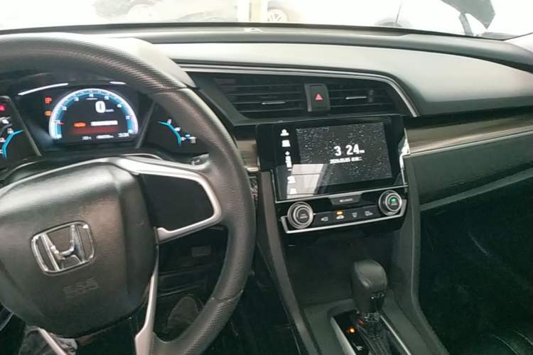 Used Honda Civic 2019 220TURBO CVT Dynamic Edition China VI Center Console