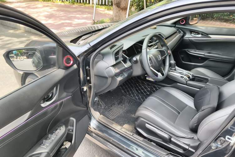 Used Honda Civic 2019 220TURBO CVT Dynamic Edition China VI Driver Seat