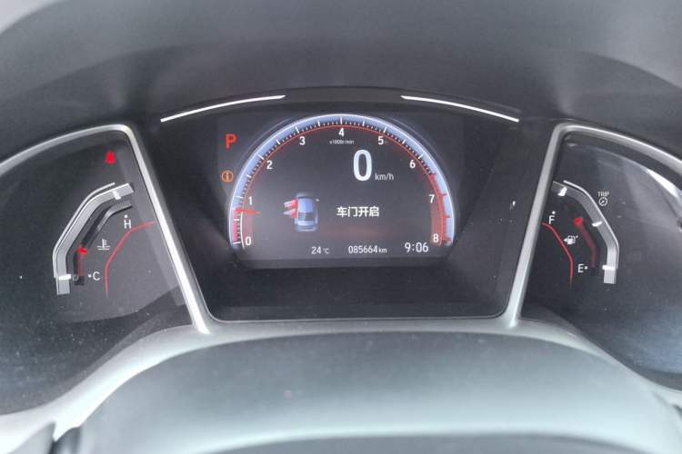 Used Honda Civic 2019 220TURBO CVT Dynamic Edition China V Emission Standard Odometer Close Up