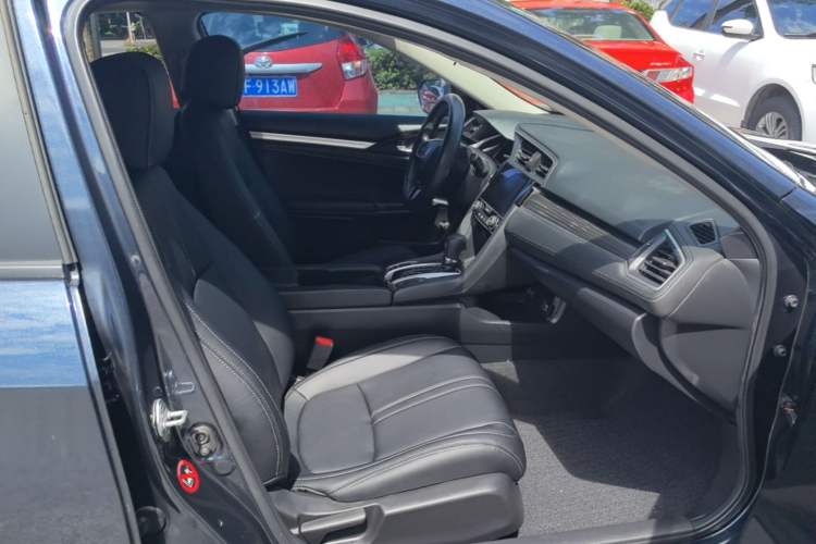 Used Honda Civic 2019 220TURBO CVT Dynamic Edition China V Right Front Seat