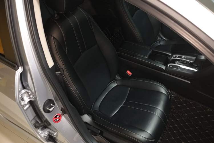 Used Honda Civic 2019 220TURBO CVT Dynamic Edition China VI Right Front Seat
