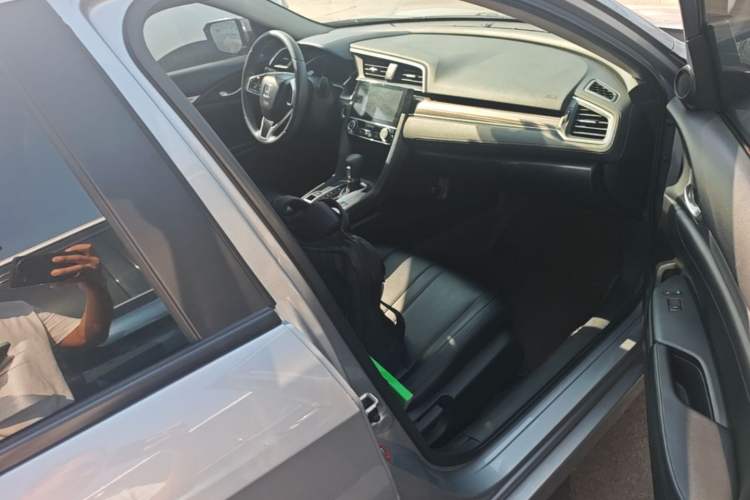 Used Honda Civic 2019 220TURBO CVT Dynamic Edition China VI Right Front Seat