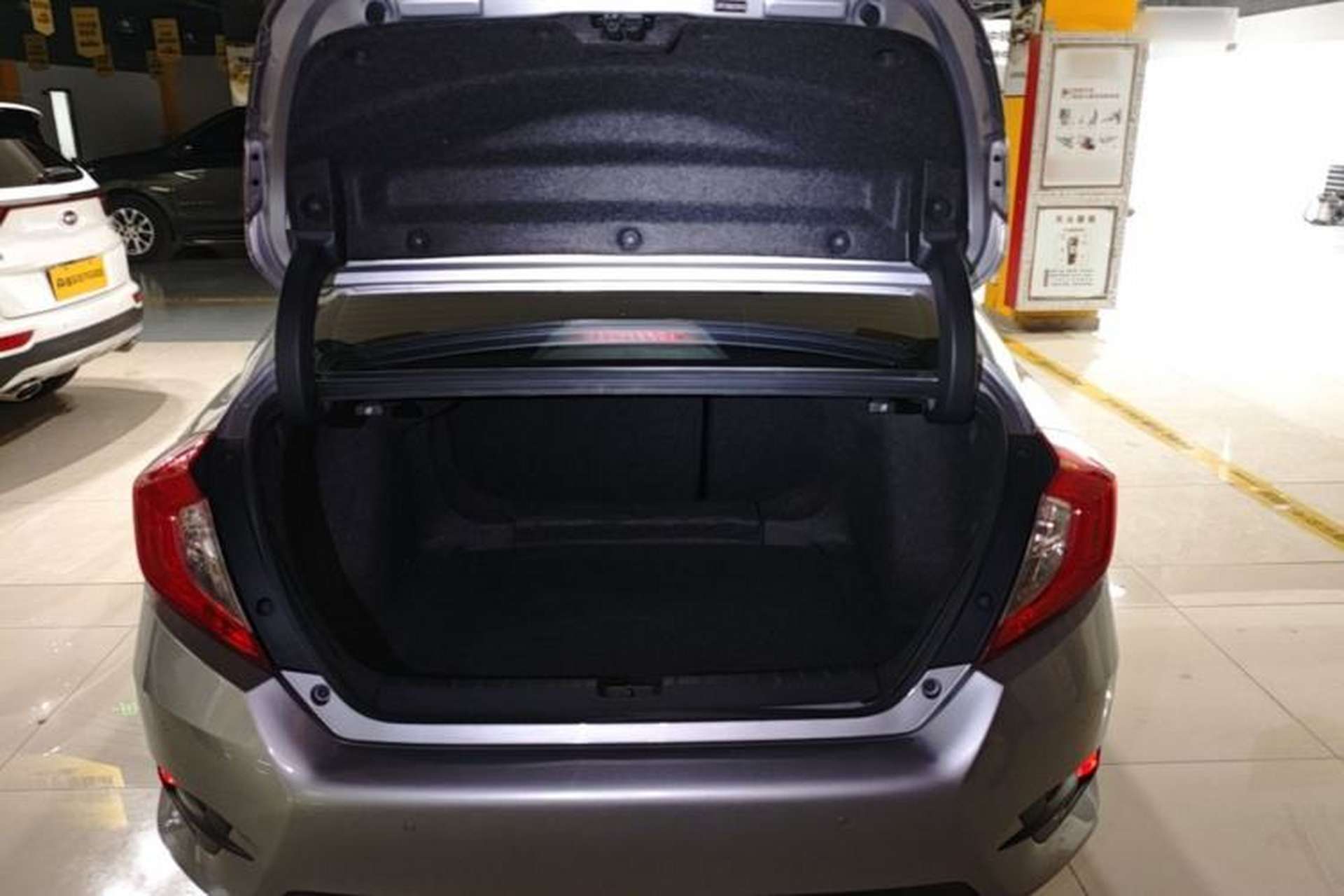Used Honda Civic 2019 220TURBO CVT Dynamic Edition China VI Trunk