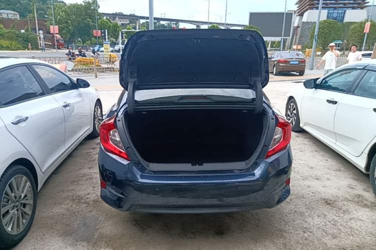 Used Honda Civic 2019 220TURBO CVT Dynamic Edition China VI Trunk