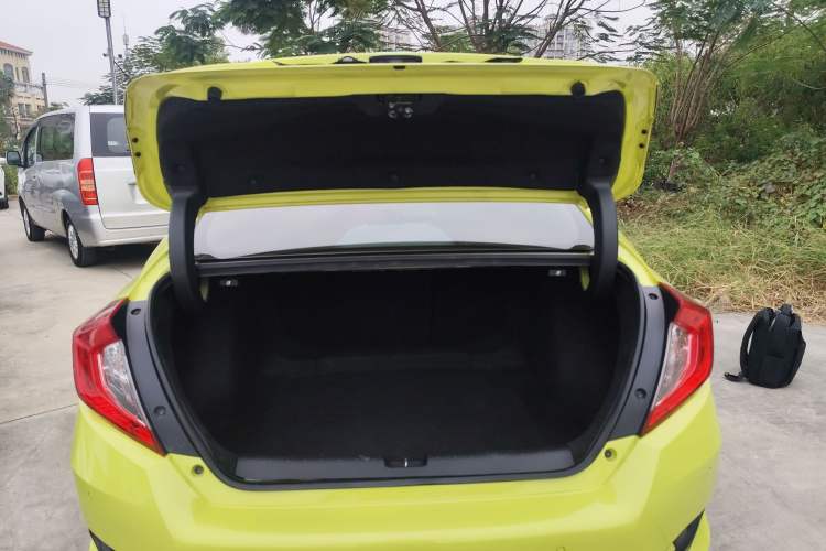 Used Honda Civic 2019 220TURBO CVT Dynamic Edition China VI Trunk