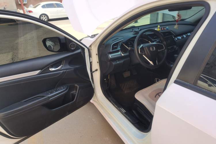Used Honda Civic 2019 220TURBO CVT Dynamic Edition China VI Interior 3