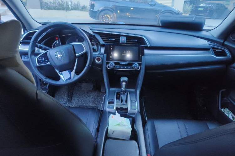 Used Honda Civic 2019 220TURBO CVT Dynamic Edition China VI Center Console