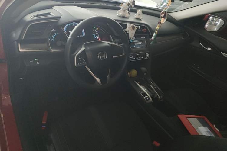 Used Honda Civic 2019 220TURBO CVT Dynamic Edition China VI Center Console