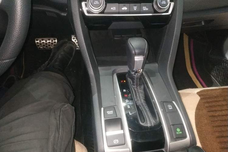 Used Honda Civic 2019 220TURBO CVT Dynamic Edition China VI Emission Standard Gear Lever
