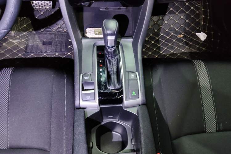 Used Honda Civic 2019 220TURBO CVT Dynamic Edition China VI Emission Standard Gear Lever